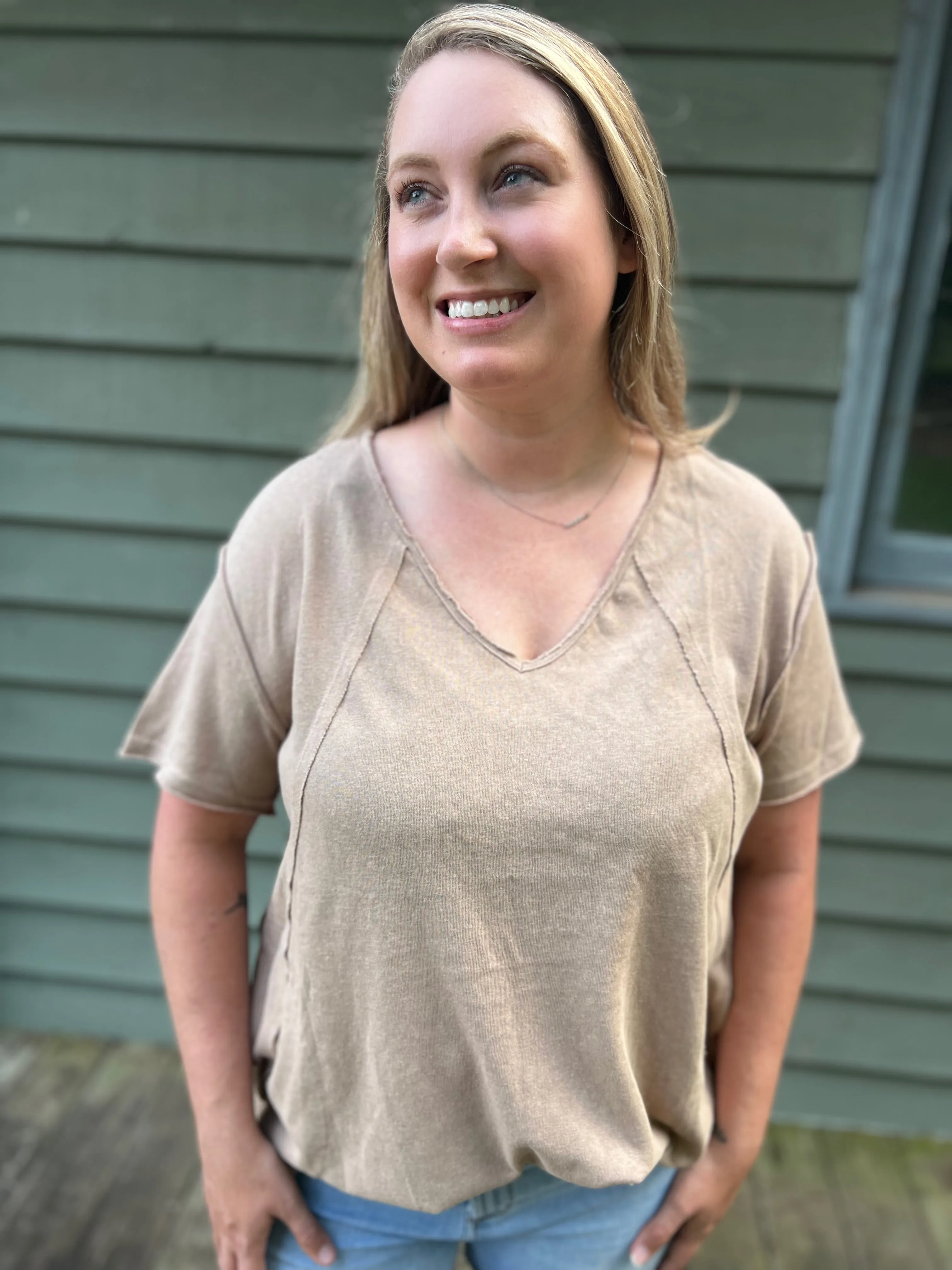 THE RORY TEE - TAUPE