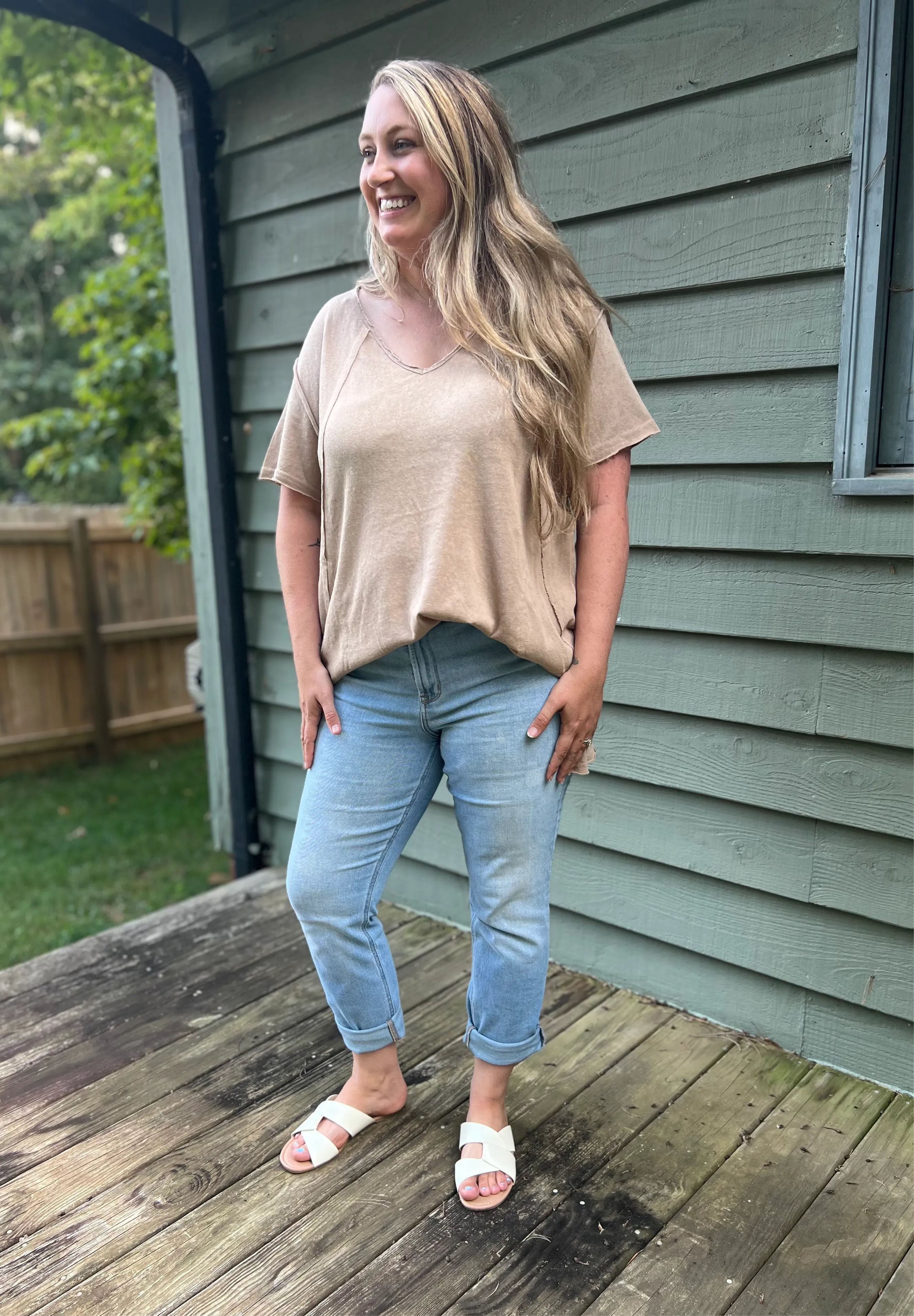 THE RORY TEE - TAUPE