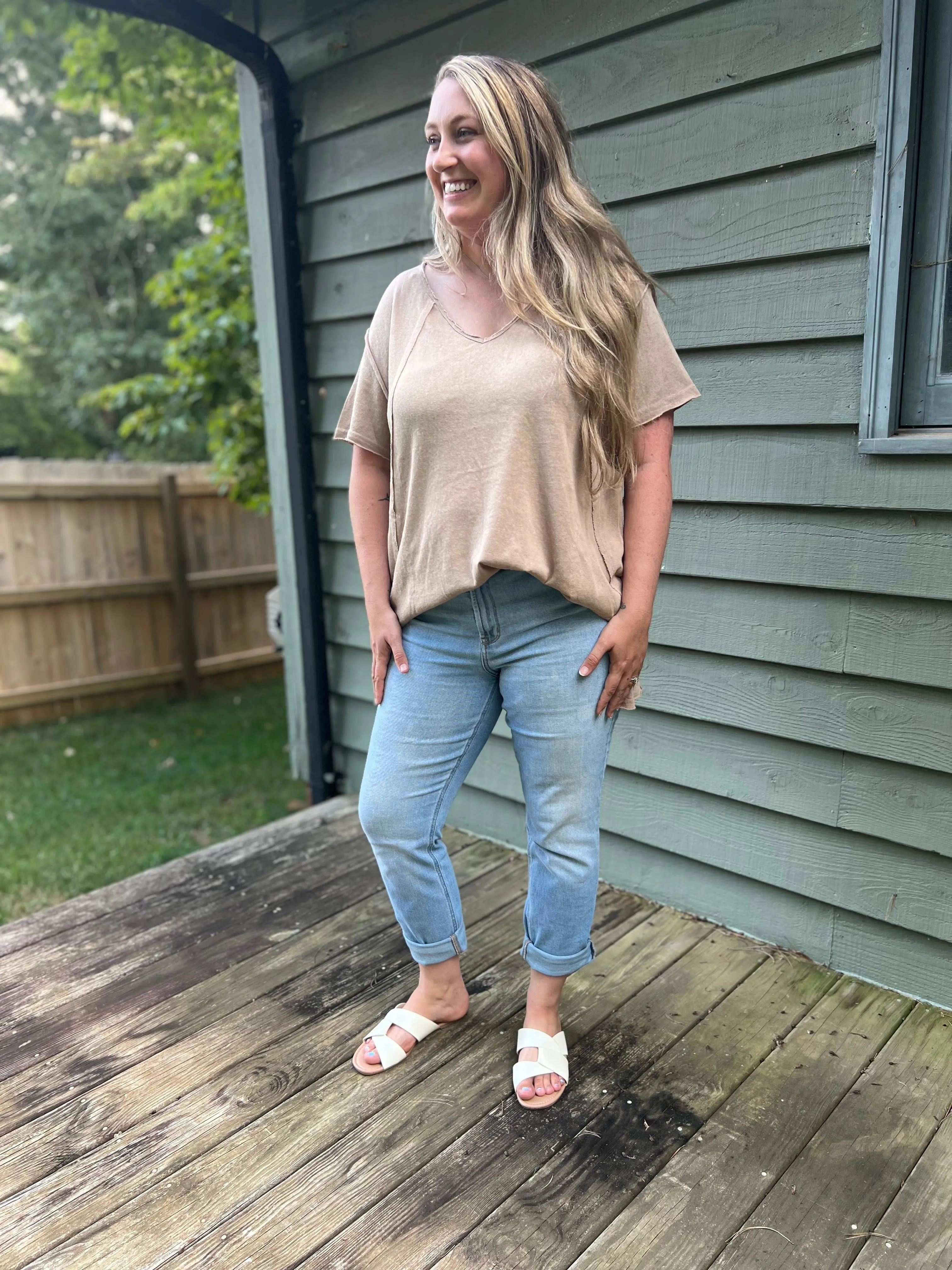 THE RORY TEE - TAUPE