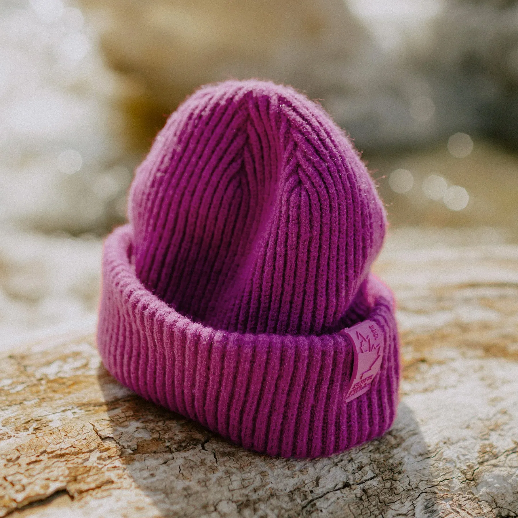 Tuque de maille fuchsia, bébé  || Fuchsia knitted toque, baby