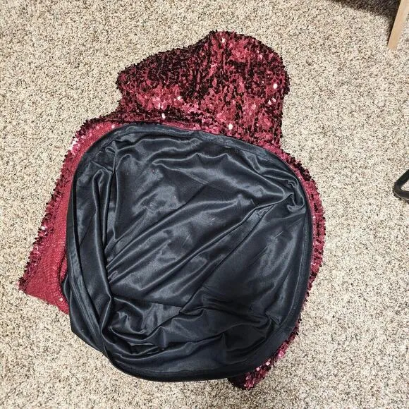 Ultra Long Red Burgundy Sequence allover maxi Skirts. Size n brand unknown. M?