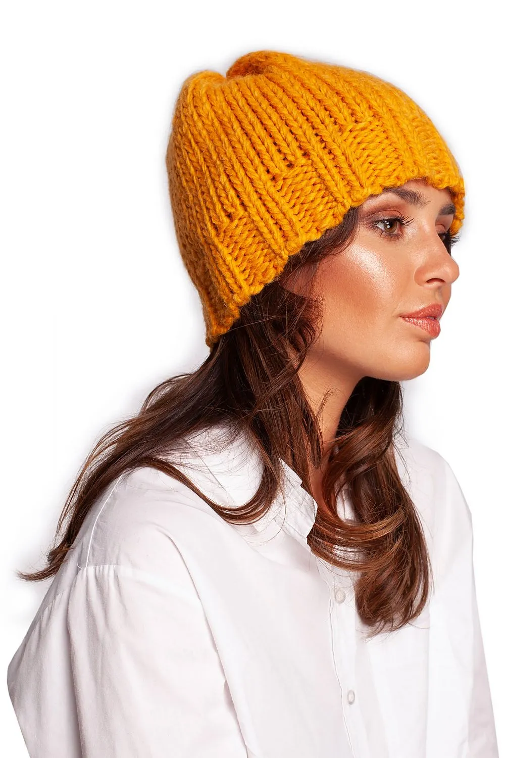 Warm thick-weave yarn beanie with a ribbed brim