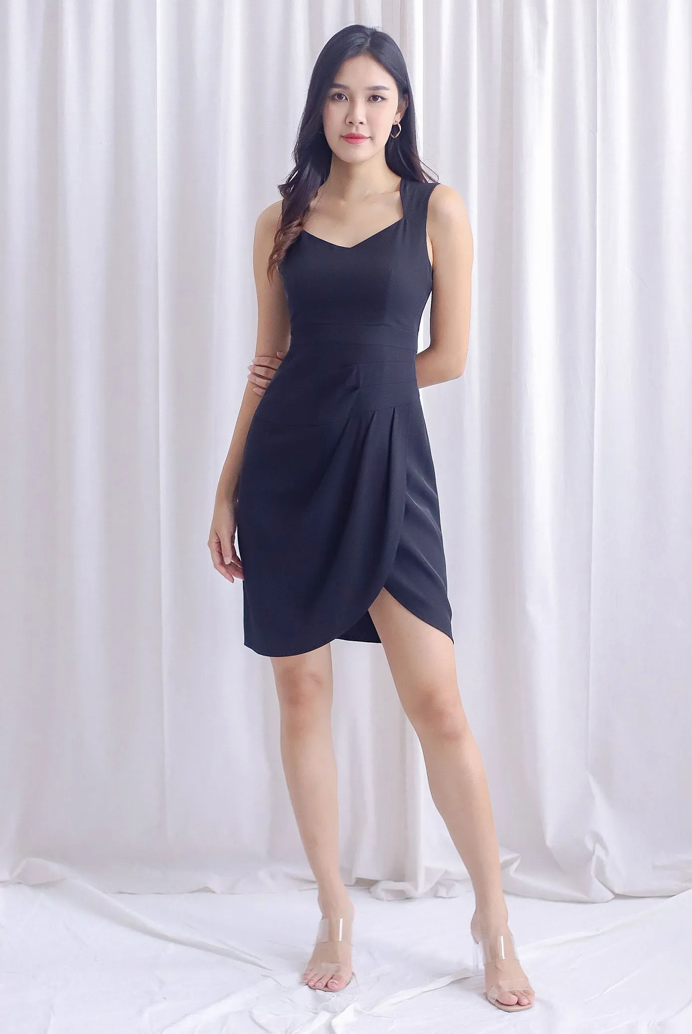 Whitley Diamond Neckline Tulip Dress In Black