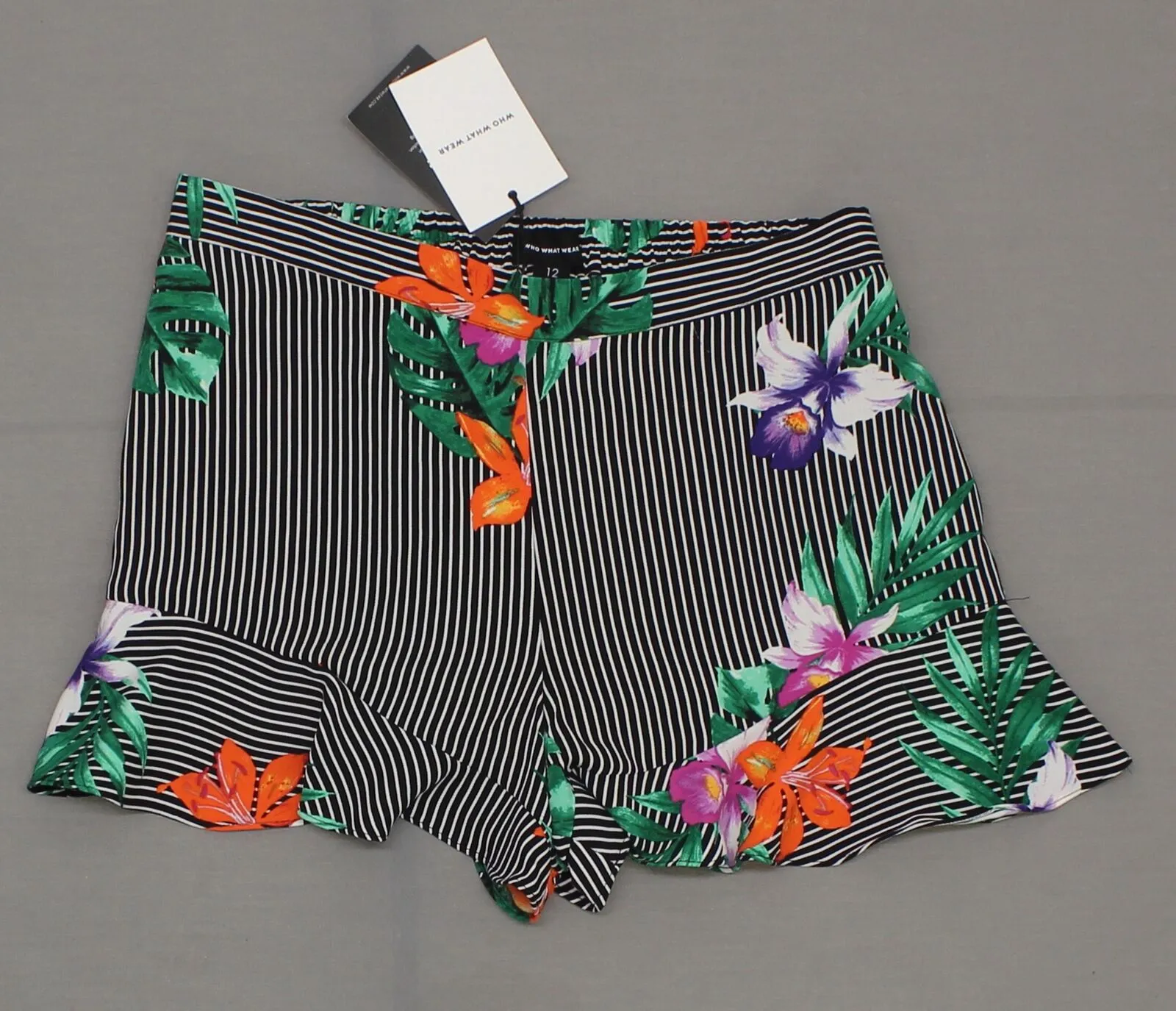 Who What Wear Women's Ruffle Hem Shorts with Pockets