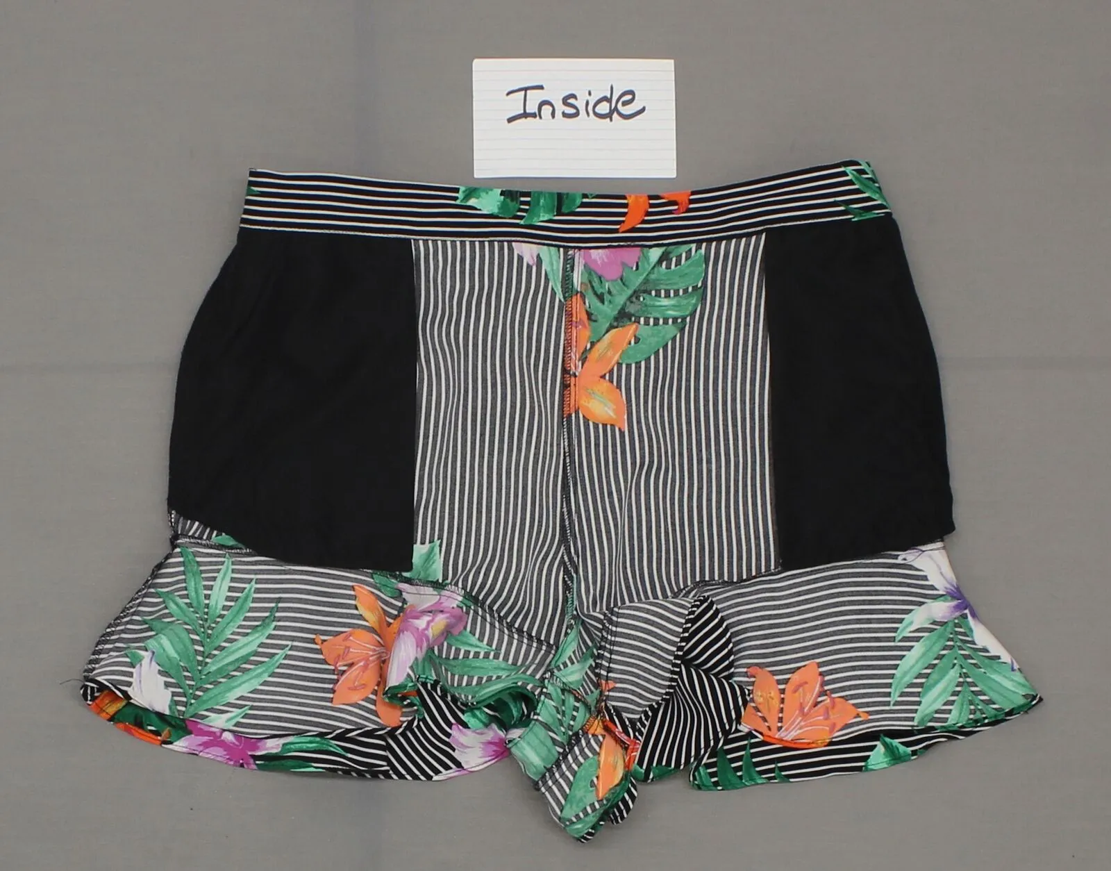 Who What Wear Women's Ruffle Hem Shorts with Pockets