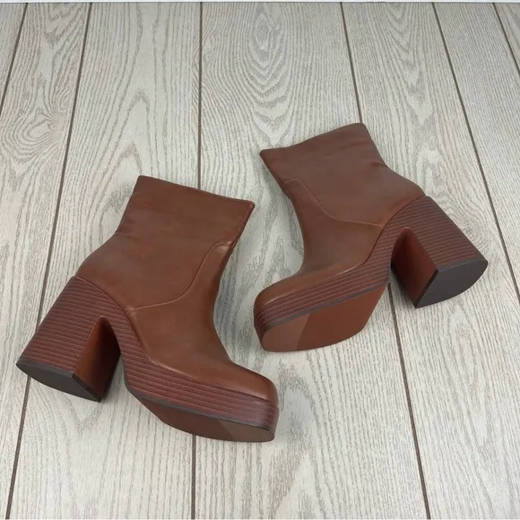 Wild Pair Women's Stellaa Platform Booties 9.5M Cognac Smooth Faux Leather $90