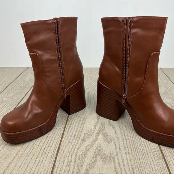 Wild Pair Women's Stellaa Platform Booties 9.5M Cognac Smooth Faux Leather $90