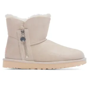 WOMEN'S UGG BAILEY ZIP MINI BOOT | GOAT