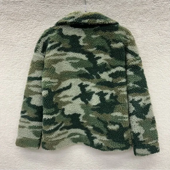 XXS - J. CREW - Oversized Camo Sherpa Pullover Jacket Rent the Runway $138 msrp
