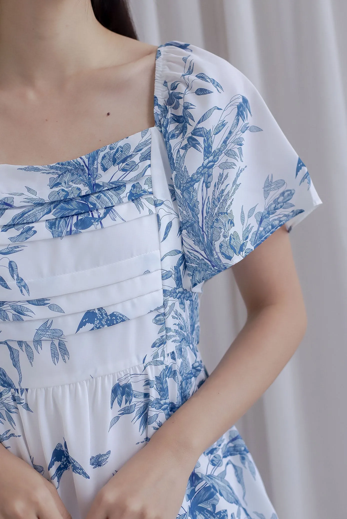 Yves Porcelain Flutter Sleeve Pleated Dress In Blue